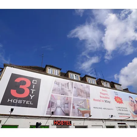 Hostel 3 *