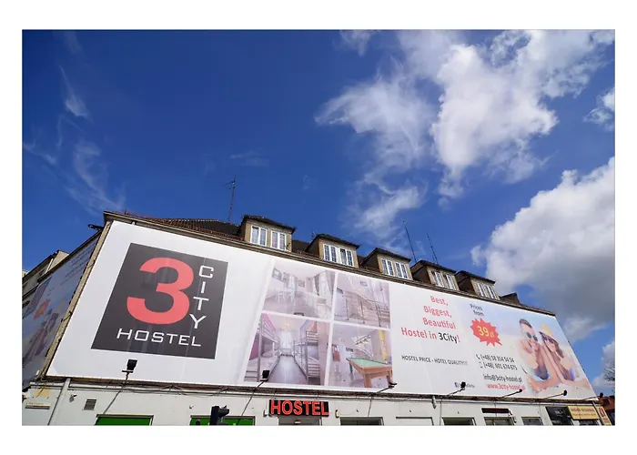 Hostel 3 *