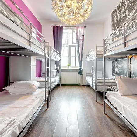Hostal 3 *