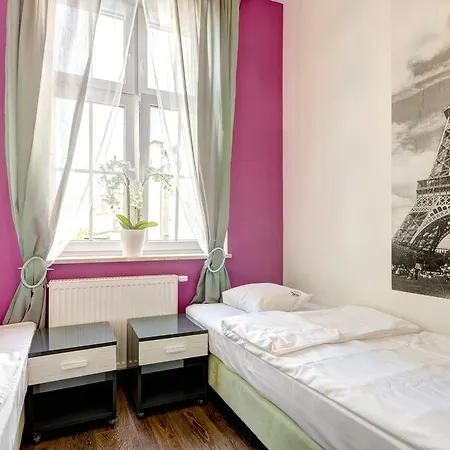 Hostal 3 *